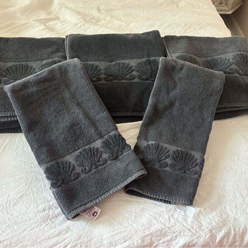 Vtg J'aime gray sea shell towel set